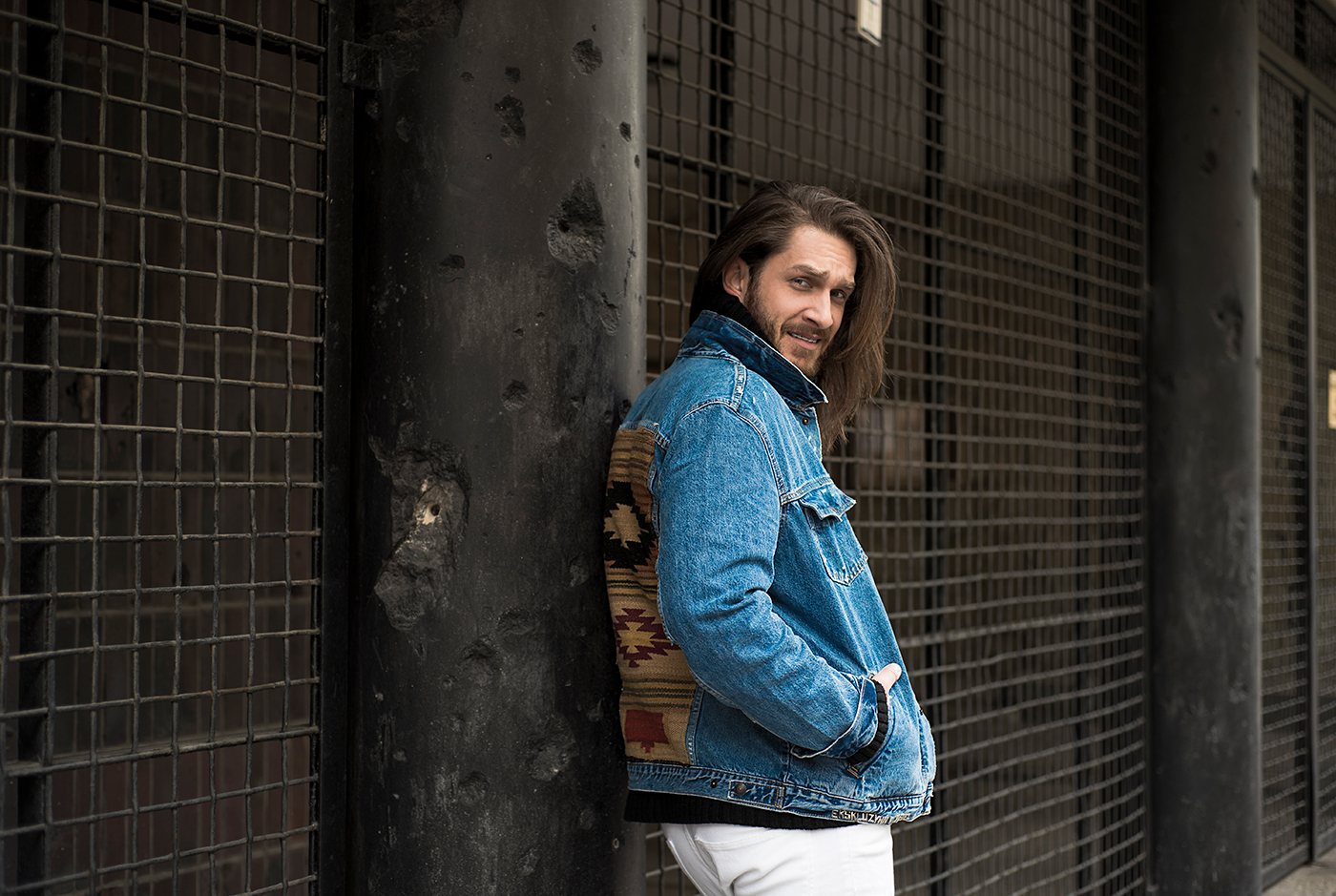 EKSKLUZYWNY MENEL LOOKBOOK #162: KATANA JEANSOWA, BIAŁE www.ekskluzywnymenel.com jeansowa kurtka